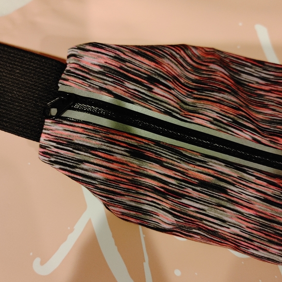 FANNY PACK Slim Running Belt for Phone, Anti-Theft, Zipper Pouch for Keys, Money - Picture 4 of 12